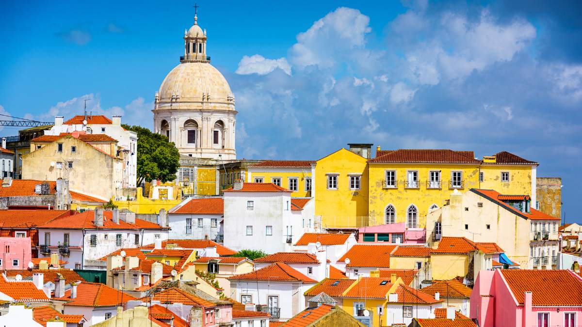 5 Reasons Summer is an Ideal Time to Study Abroad in Portugal 5 Reasons Summer is an Ideal Time to Study Abroad in Portugal