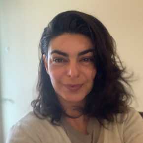 Alice Anastassiou headshot.