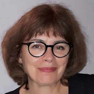 Miranda Rea headshot.