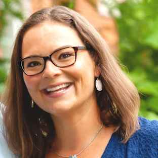 Shelley Jewell headshot.