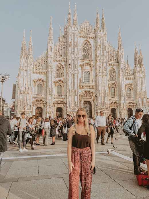 A student in front of the Milan cathedral.