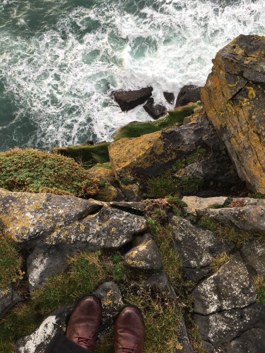 Rocks at an ocean in Ireland.